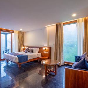 Premium Bathtub rooms common Pool